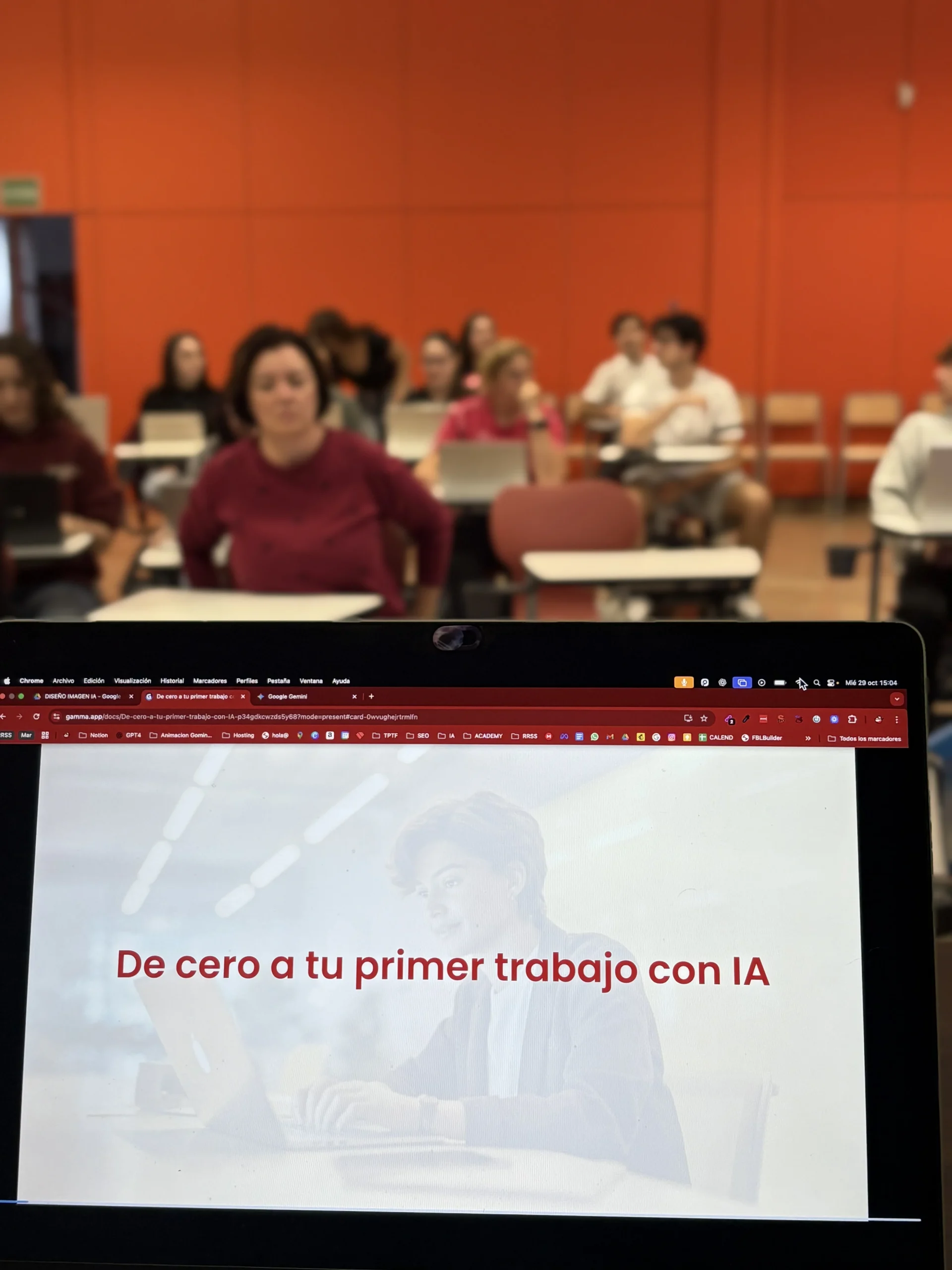 Alumnos en el taller de búsqueda de empleo con IA