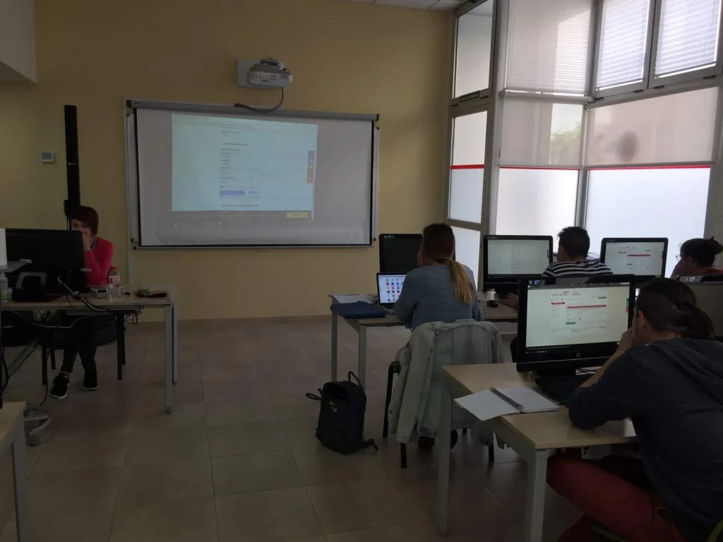 Curso de economía y finanzas básico para adultos